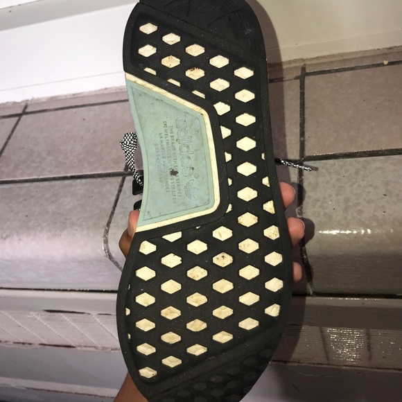 NMD R1 - Picture 2 of 3